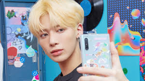 Explore tweets of 태현 taehyun @txt_taehyuun on twitter. Txt Taehyun Selfie Blue Hour Hd 4k Wallpaper 8 918