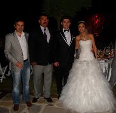 Halil i̇brahim ve kevser altunsaray çiftinin evladı olan i̇smail altunsaray 1980 yılında dünyaya 12 yaşında bağlama ile tanıştığını belirten i̇smail altunsaray aslen kırşehir'lidir ve kırşehir doğumludur. Istanbul Da 2 000 Kisilik Kirsehir Dugunu