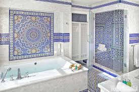 La salle de bains fait la part belle à la mosaïque de pâte de verre. Salle De Bain Marocaine 20 Idees Sur Les Incontournables Deco A Adopter