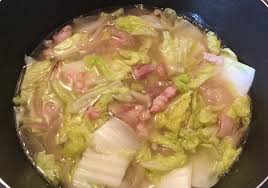 Cavolo cinese (o pak choi). Minestra Di Cavolo Cinese Con Bacon Una Giapponese In Cucina