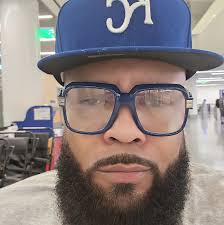 Which artist sings the song Love don't leave here anymore?