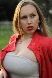 Monika Maksime è la nuova Anita Ekberg: andiamo a conoscerla...