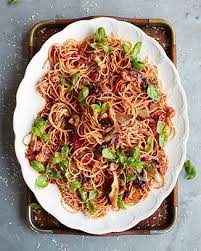 Jamie Oliver 15 Minute Chicken Cacciatore Spaghetti Smoky Tomato Sauce Jamie Oliver Recipes Jamie Oliver 15 Minute Meals Jamie S 15 Minute Meals