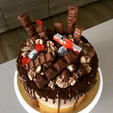 Kinder Cake Kindercake Cakeporm Gateaudanniversaire Chocolat Kinder Layercake Bueno Kinderbueno Dripcake Drip Nutella Gateau C Cake Desserts Food