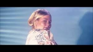 Hon släppte sitt första album, var med i på spåret och p3 guldgalan, turnérade i princip hela året i sverige, och gjorde också sina första spelningar i usa. Chords For Sarah Klang Call Me Official Music Video