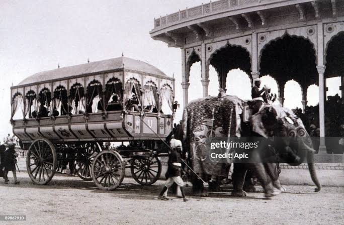 Splendid carriage of Maharaja of Rewa pulled by 2 elephants, photo by... News Photo - Getty Images