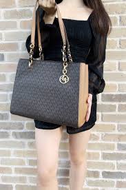Black And Brown Mk Purse Michael Kors Sofia Large Chain Tote Brown Mk Signature Acorn Mk Posh Tradesycloset Ebayf Handbags Michael Kors Michael Kors Handbags Designer Michael Kors