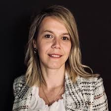 Debora Campos's Instagram, Twitter & Facebook