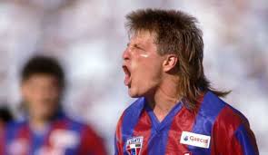 Su carrera profesional comienza en la segunda división de méxico en 1985 jugando para el equipo de coyotes neza donde estuvo hasta 1986. Los 6 Secretos Del Piojo Herrera Que No Sabias