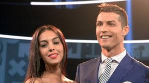 Wer ist die frau an ronaldos seite? Cristiano Ronaldo Und Georgina Rodriguez Mit Dieser Hammer Summe Finanziert Cr7 Seine Luxus Freundin News De