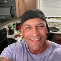 30+ perfiles de «Trueman»