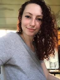 She looks so much similar to her dad...!💕