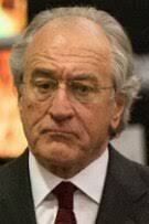 Con la ayuda de sus amigos, peter declara la guerra a su abuelo para hacerle abandonar la habitación, pero ed es un testarudo y no va a ponérselo nada fácil. Exu4 Imcuviyqm