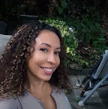 We are selecting artists for a wonderful international art catalog. You  still have time to participate, get involved  https://arteide.org/en/international-art-catalogue-en/ What a great idea if  one has the structure to achieve this show