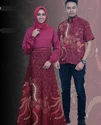 Gamis batik kombinasi kain satin @gamisbatik.com. Model Baju Gamis Batik Kombinasi Kain Polos Modern Merah Maroon Informasi Tips Dan Foto Aneka Baju Gamis Modern Terbaru Yang Lagi Tre Model Pakaian Batik Kain
