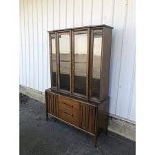 Bassett mid century modern lowboy dresser credenza carved details outl elaa life. Mid Century Modern China Hutch By Bassett Chairish