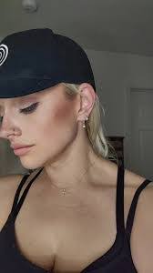 Kimberly Nutter's Instagram, Twitter & Facebook