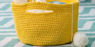 Coudre des paniers de rangement en tissu, distributeur de coton, panier à linge, corbeille de rangement : Tutoriel Un Panier De Rangement Au Crochet Marie Claire