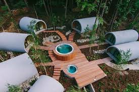 Alpha Wellness Cree Un Village Bien Etre A Partir De Son Module Eclipse Maison A Dome Plan Maison Contenaire Maisons Minuscules
