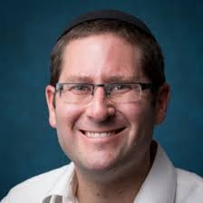 Gabriel Leifer sending an ally up to Ryan Turell in the championship game  for Alumni Affairs at Yeshiva University winning🏆 the ship and moves