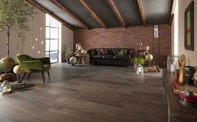 Weiße wandfarbe und weiße bodenfliesen lassen das wohnzimmer elegant erscheinen bodenfliesen bringen gemütlichkeit ins wohnzimmer die tatsache, dass die bodenfliesen in ganz vielfältigen designs und texturen vorkommen, ist ein großer vorteil. Fliesen Holzoptik Fur Wohnzimmer Fliesen In Holzoptik Fur Wohnzimmer