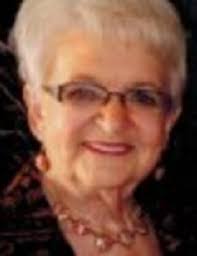 Elizabeth Weyer's Instagram, Twitter & Facebook