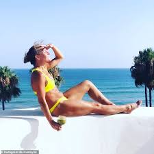 Davinia taylor, queen magazine, februrary, 1963. Davinia Taylor 42 Shows Off Her Ripped Bikini Body As She Ponders Her Weight Loss Journey Oltnews