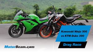 Penulis tertarik dengan pemberitaan tentang bagaimana nasib dari kawasaki ninja 150r yang mesinnya dua tak. Kawasaki Ninja 300 Vs Ktm Duke 390 Drag Race Motorbeam Youtube