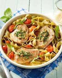 Gratinierte Putenschnitzel Mit Grunen Bandnudeln Und Kirschtomaten Rezept Bandnudeln Rezept Putenschnitzel Bandnudeln