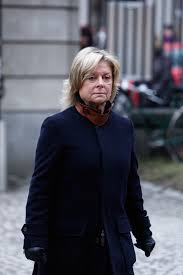 She is an actress, known for prinsessan (1966), mannen som slutade röka (1972) and матушка гусыня. Grynet Molvig Om Saknaden Efter Noppe Allt Om Kungligt