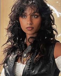 Eva Squires (evasquires_)