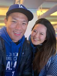 That inning had nothing to do with the Dodgers hitting..it was the tough  breaks! Ball off the mound and ground ball that Freeman screened with his  body to blind Alonso!