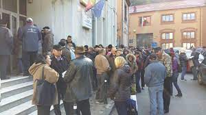 Agenția națională pentru protecția mediului (anpm) este instituția de specialitate a administrației publice centrale cu competențe în implementarea politicilor și legislației din domeniul protecției mediului. Brasov Tv Sute De BraÈ™oveni La CoadÄƒ La AgenÈ›ia Pentru ProtecÈ›ia Mediului Oamenii Stau De DuminicÄƒ SearÄƒ La Rand Galerie Foto