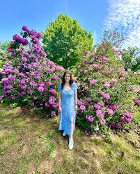 So nice to take some time away from the city and soak in the beautiful  green trees, pretty flowers, and a little Mountain View 🌺🌳 ⁣ ⁣ Some free  tools you have