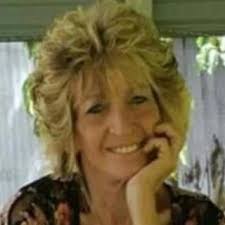 Amanda Deems's Instagram, Twitter & Facebook