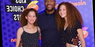 Gma host michael strahan's twin daughters were living the high life on tuesday as they took a private jet. Michael Strahan Accuses Ex Wife Of Abusing Daughters Seeks Custody Hot World Report