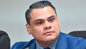 Navarro: “gente muy gruesa que está ofreciendo dinero”