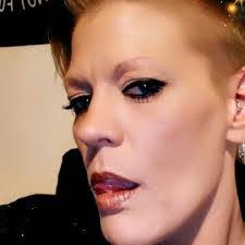 Sarah Pozniak's Instagram, Twitter & Facebook