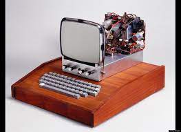 The First Computer Made By Apple Computers Inc Was Made In A Bedroom By Steve Jobs Steve Wozniak And Ron W Apple Computer Apple Mac Computer Computer Photo