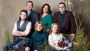 In 1974, the older children, caroline, kathy and paul, formed the kelly kids, at first busking, then performing at parties and local events. The Kelly Family Antwerp Tickets Sportpaleis January 19 2020