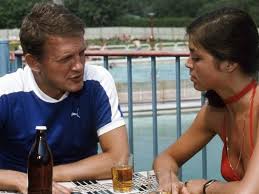 Głównym reżyserem, a także współautorem scenariusza tego serialu był krzysztof szmagier. 07 Zglos Sie Online Opis Serialu Obsada Zwiastun Fabula Gdzie Ogladac