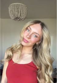 Nora Levine's Instagram, Twitter & Facebook