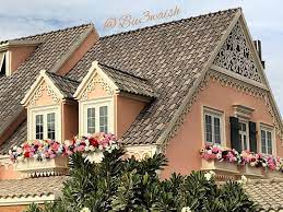 الله ستر أني ما طحت لما صورت هالصورة بس من الخوف نزلت و نسيت نعالي فوق السقف it s a miracle that i did not fall dow house exterior house styles exterior