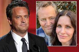 Yes, matt is married.he married his longtime girlfriend val on october 17th 2008, not sure however if he has kids. Matthew Perry Has Always Been In Love With On Screen Girlfriend Courteney Cox Mirror Online