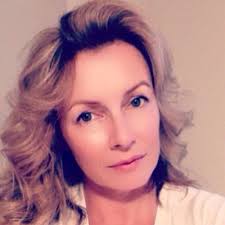 Linda Knipe's Instagram, Twitter & Facebook