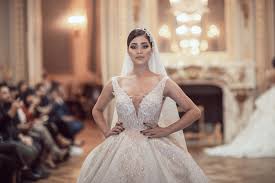 Lassen sie sich nicht verunsichern, wenn sie ab und an über den begriff. Traumhafte Brautmode Und Hochzeitskleider Duisburg Paris Munchen Istanbul
