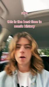 Noah Gee's Instagram, Twitter & Facebook