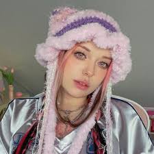 I often post my hand blended yarn and the most common question is: what can  you even make with that?! Anything as long as you have an imagination  🧚🏼‍♀️🍧💖 (and the right