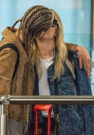 Cara delevingne has reportedly tied the knot with with her girlfriend ashley benson in a las vegas wedding. Cara Delevingne And Ashley Benson Cara Delevingne Ashley Benson Cara Delevingne Kiss
