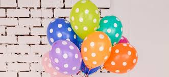 L'uomo romantico ama molto i piccoli gesti, purché sorprese per lui romantiche a casa. Come Organizzare Una Festa A Sorpresa Per Il Compleanno E Non Solo Regalix